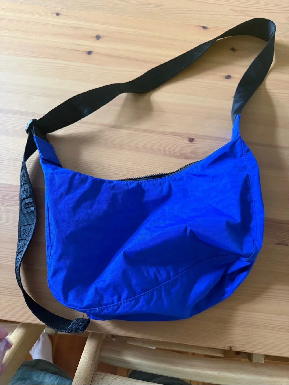 BAGGU Electric Blue Nylon Crossbody Bag with Black Strap - Picture 2 of 4